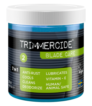 Pot de solution nettoyante...